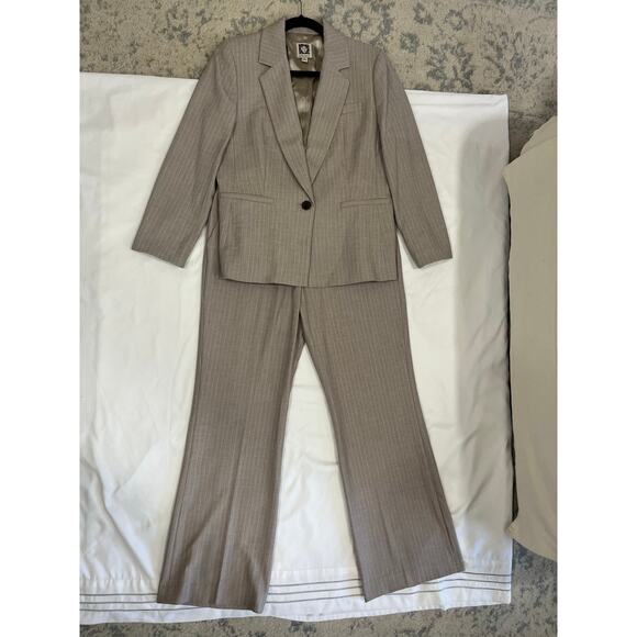 Anne Klein - Picture 1 of 8